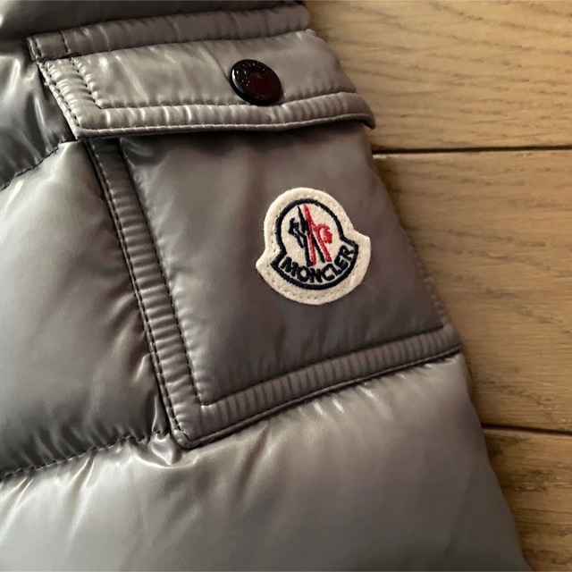 MONCLER(モンクレール)のりんご様ご専用　新品未使用 モンクレール  キッズ　ダウンジャケット　６ キッズ/ベビー/マタニティのキッズ服女の子用(90cm~)(ジャケット/上着)の商品写真