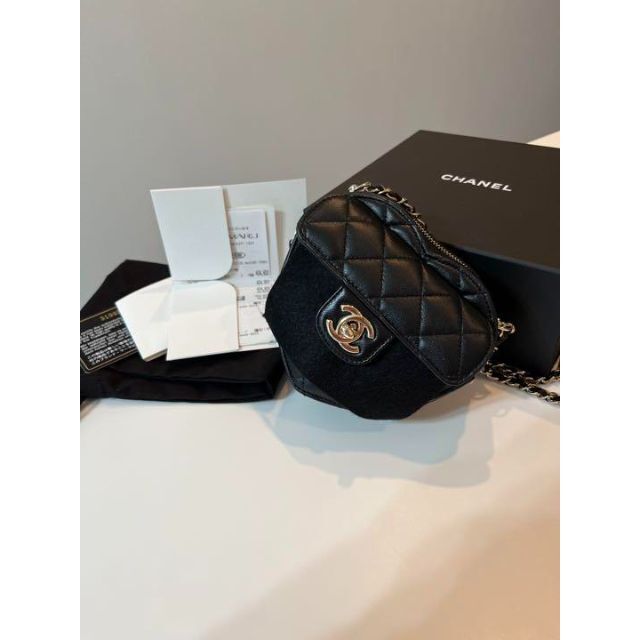 CHANEL レア 22/ssハート チェーンバック マトラッセ ブラック - バッグ CHANEL レア 22/ssハート チェーンバック マトラッセ ブラック - バッグ