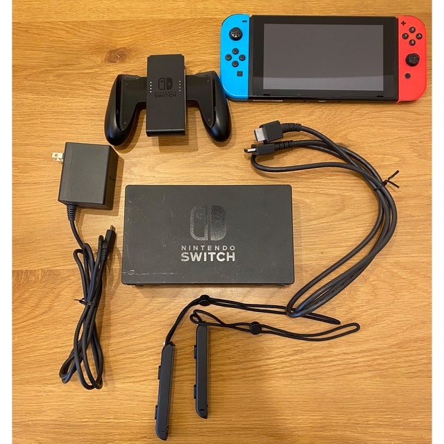 Nintendo Switch(ニンテンドースイッチ)のNintendo Switch （L）ネオンブルー/（R）ネオンレッド  エンタメ/ホビーのゲームソフト/ゲーム機本体(家庭用ゲームソフト)の商品写真