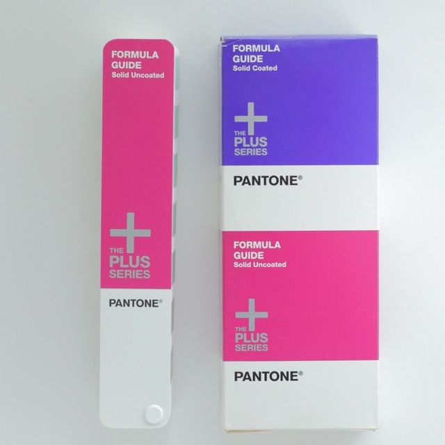 PANTONE(パントーン)の PANTONE PLUS パントン フォーミュラガイド GP1301 色見本帳 エンタメ/ホビーの本(資格/検定)の商品写真