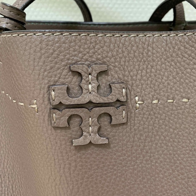 Tory Burch(トリーバーチ)のトリーバーチ　グレージュ　トートバッグ　マックグロー レディースのバッグ(トートバッグ)の商品写真