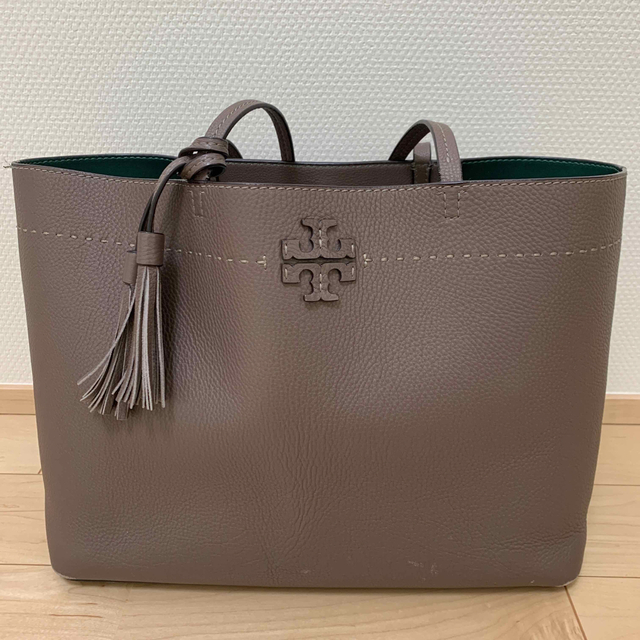 Tory Burch(トリーバーチ)のトリーバーチ　グレージュ　トートバッグ　マックグロー レディースのバッグ(トートバッグ)の商品写真