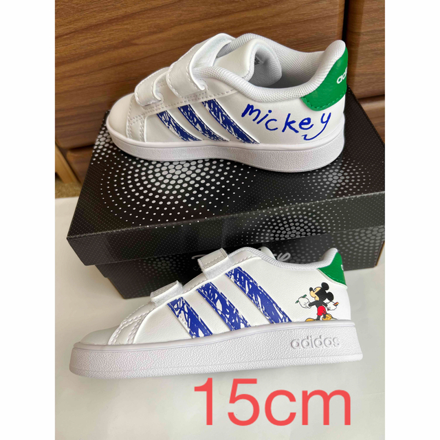 adidas(アディダス)のミッキー　adidasスニーカー　15cm キッズ/ベビー/マタニティのキッズ靴/シューズ(15cm~)(スニーカー)の商品写真