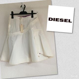 ディーゼル(DIESEL)の難新品ディーゼル 白コーデュロイ膝丈スカート(ひざ丈スカート)