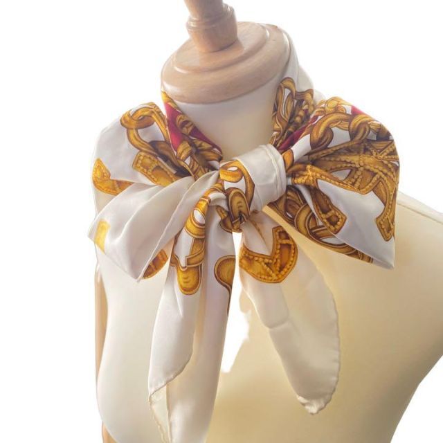 CHANEL(シャネル)のCHANEL  シャネル　グリポア柄　スカーフ レディースのファッション小物(バンダナ/スカーフ)の商品写真