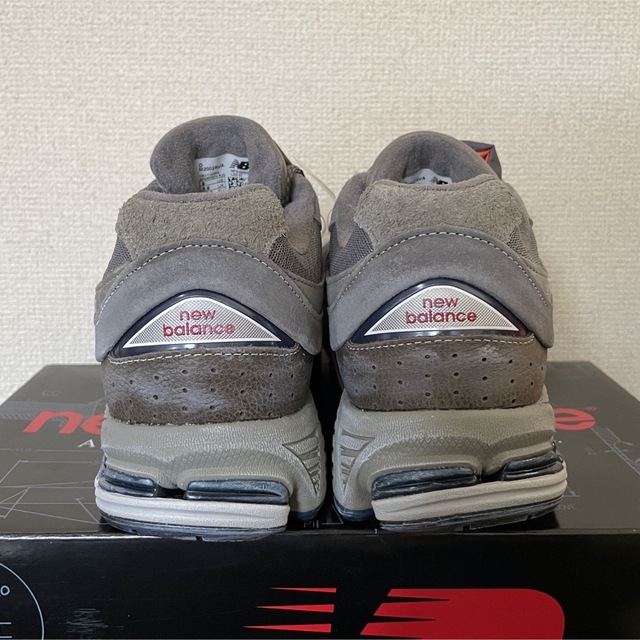 New Balance(ニューバランス)の新品 ニューバランス M2002RVA グレー 27 メンズの靴/シューズ(スニーカー)の商品写真