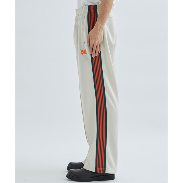 Needles(ニードルス)のNEEDLES TRACKPANTS 別注STUDIOUS エクリュ メンズのパンツ(スラックス)の商品写真