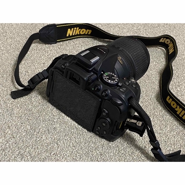 Nikon(ニコン)のNikon D5300 AF-S 18-140mmレンズキット + カメラバッグ スマホ/家電/カメラのカメラ(デジタル一眼)の商品写真