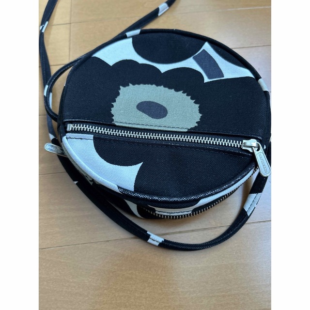 marimekko(マリメッコ)のマリメッコ  ショルダーバッグ　ウニッコ　ブラック レディースのバッグ(ショルダーバッグ)の商品写真