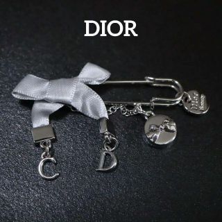Christian Dior(シルバー ・ ブローチ/コサージュ)のフリマ Christian Dior(シルバー ・ ブローチ/コサージュ)のフリマ