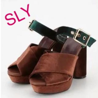 スライ(SLY)の【新品】SLY VELOUR CROSS MULE SANDALS Mサイズ(サンダル)