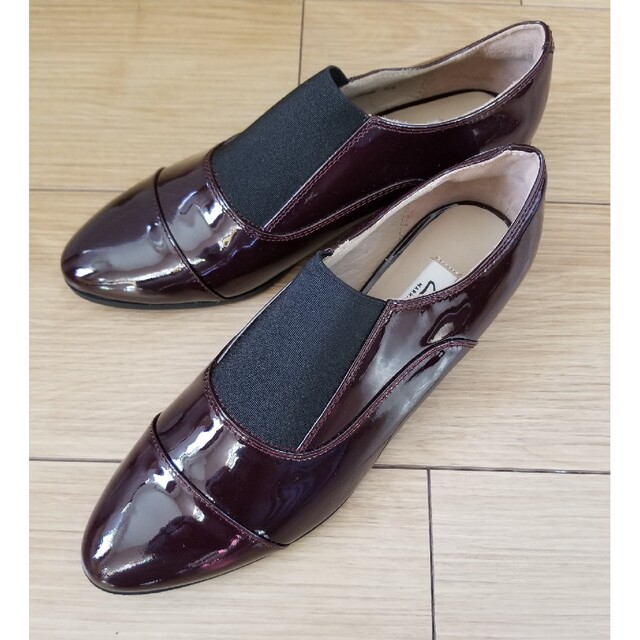 Clarks(クラークス)の未使用　Clarks　クラークス スリッポン　レディース　23.5cm レディースの靴/シューズ(ローファー/革靴)の商品写真