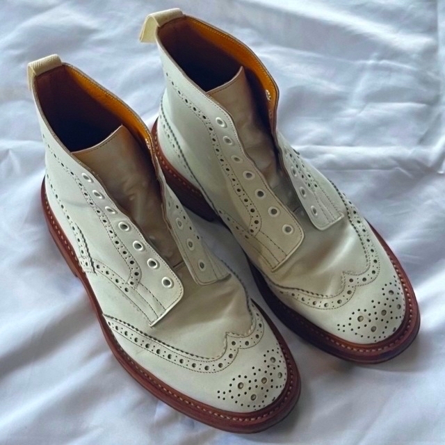 Trickers(トリッカーズ)のトリッカーズ　カントリーブーツ　ウィングチップ　ホワイト　 メンズの靴/シューズ(ブーツ)の商品写真