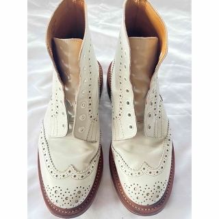 トリッカーズ(Trickers)のトリッカーズ　カントリーブーツ　ウィングチップ　ホワイト　(ブーツ)