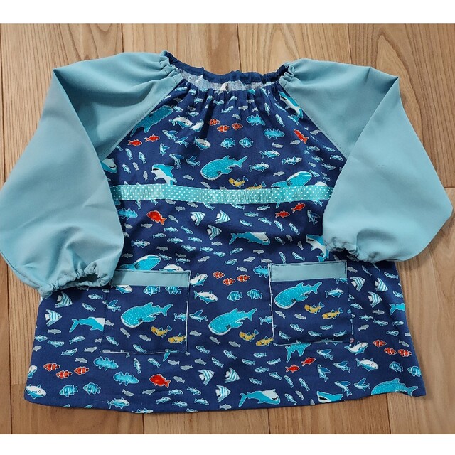 スモック　魚　海の生き物　サメ　クマノミ　クジラ　100～110　入園 キッズ/ベビー/マタニティのキッズ服男の子用(90cm~)(その他)の商品写真