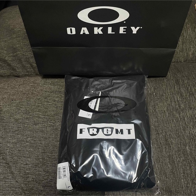 【OAKLEY × FRAGMENT】限定フーディ【L】パーカー【新品未開封】