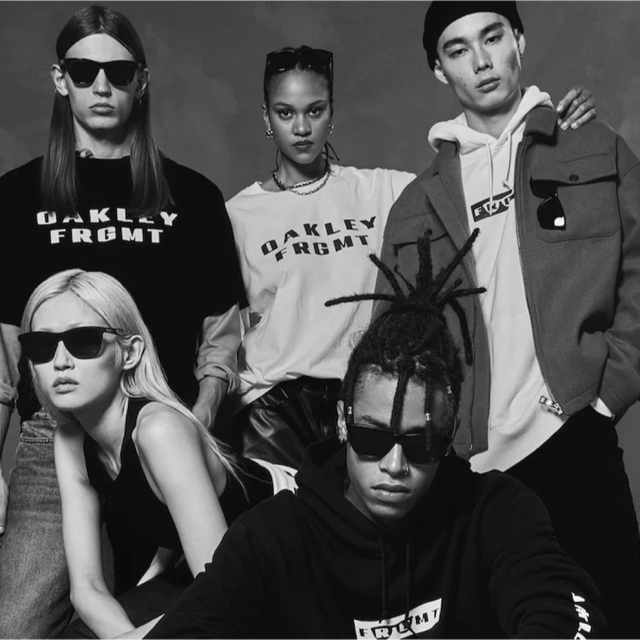 【OAKLEY × FRAGMENT】限定フーディ【L】パーカー【新品未開封】