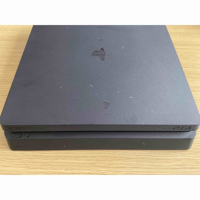 PlayStation4(プレイステーション4)のPlayStation 4 ジェットブラック1TB(CUH-2200BB01) エンタメ/ホビーのゲームソフト/ゲーム機本体(家庭用ゲーム機本体)の商品写真