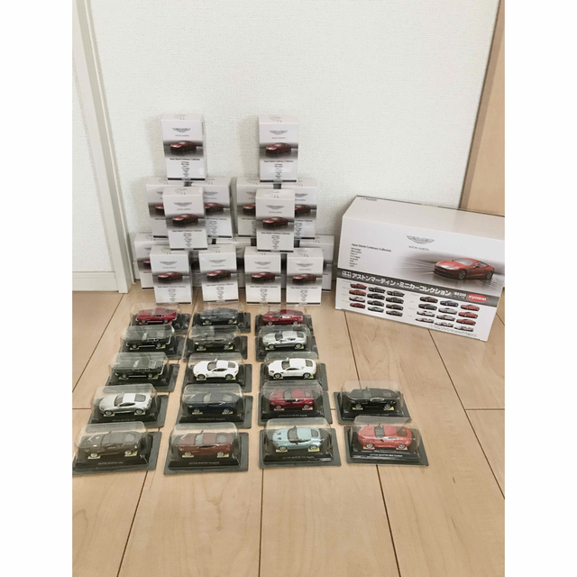 プレゼント専用♪新品、アストンマーティン　ミニカーコレクション　京商　kyosho