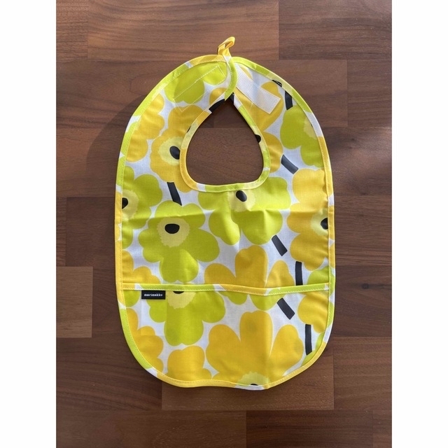 marimekko(マリメッコ)の【新品】marimekko ビブ 2点セット キッズ/ベビー/マタニティの授乳/お食事用品(お食事エプロン)の商品写真