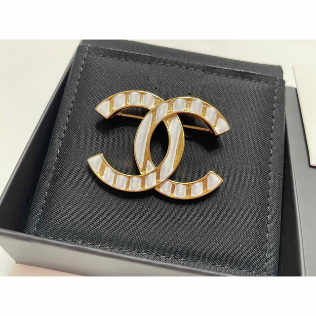 新品　CHANEL ブローチ