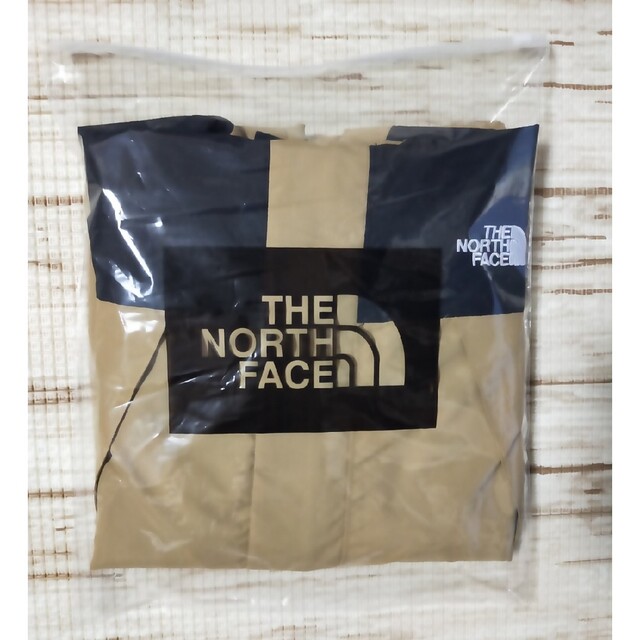 THE NORTH FACE(ザノースフェイス)のべ【訳アリ】【送料無料】ノースフェイス ナイロンマウンテンパーカー ベージュ メンズのジャケット/アウター(マウンテンパーカー)の商品写真