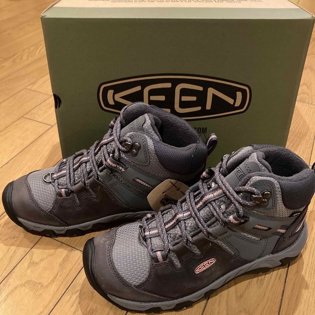 新品未使用　KEEN シューズ