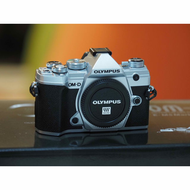 超可爱 OLYMPUS III ボディ シルバー MARK E-M5 OM-D - ミラーレス一眼