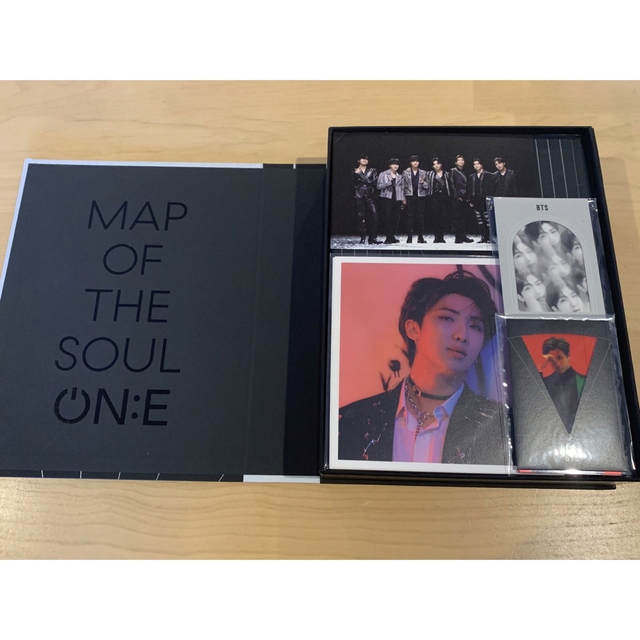 防弾少年団(BTS)(ボウダンショウネンダン)のBTS ONE 写真集 ON:E MAP OF THE SOUL MOS エンタメ/ホビーのタレントグッズ(アイドルグッズ)の商品写真