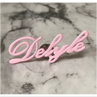 デイライル(Delyle)の新品 DELYLE ブローチ ピンク(ブローチ/コサージュ)