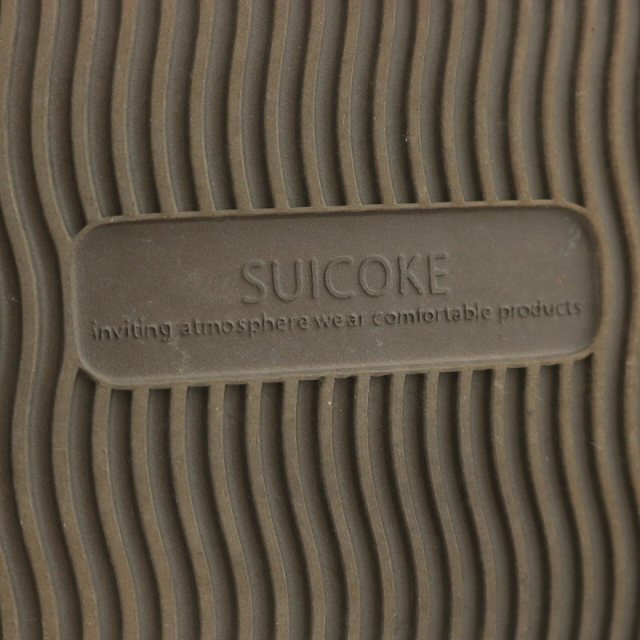 suicoke(スイコック)のsuicoke RELUME別注 ハラコスリッポン US7 25cm カーキ レディースの靴/シューズ(その他)の商品写真