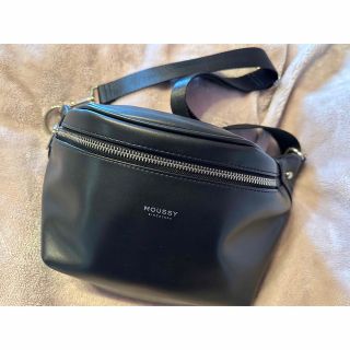 マウジー(moussy)の美品moussy ボディーバッグ(ボディバッグ/ウエストポーチ)