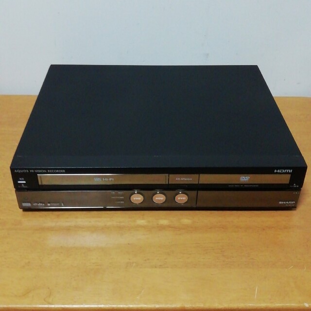 AQUOS(アクオス)のSHARP HDD/DVD/VHSレコーダー【DV-ACV52】 スマホ/家電/カメラのテレビ/映像機器(DVDレコーダー)の商品写真