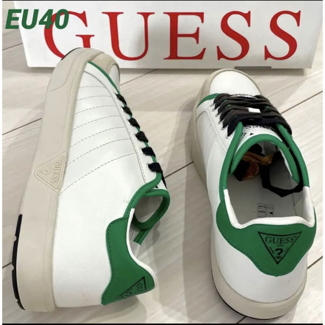 GUESS(ゲス)の超SALE‼️【新品】GUESS (ゲス)  ホワイト/グリーン   40 メンズの靴/シューズ(スニーカー)の商品写真