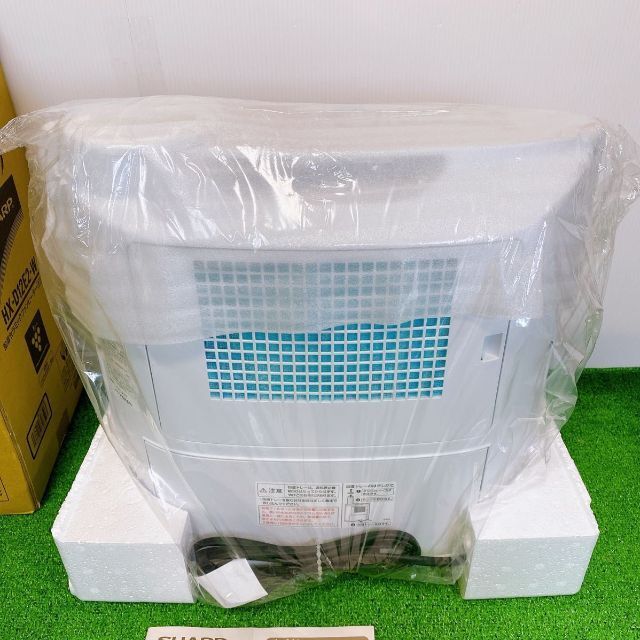 スマホ/家電/カメラ【未使用品】シャープ 加湿セラミックファンヒーター HX-D12E2-W 暖房