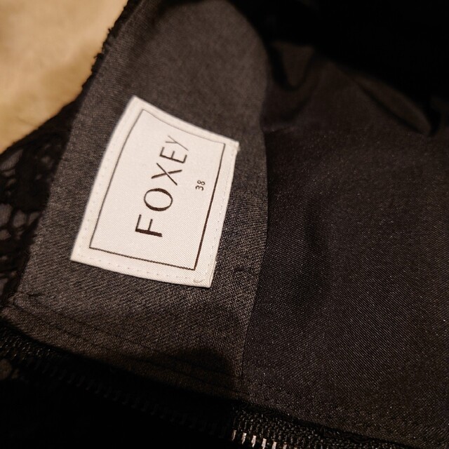 FOXEY(フォクシー)のFOXEY　レーススカート　グレー×黒　38サイズ レディースのスカート(ひざ丈スカート)の商品写真