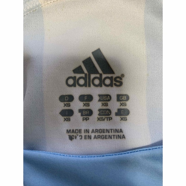 adidas(アディダス)の【現地購入】　アルゼンチン代表　ユニフォーム　XS スポーツ/アウトドアのサッカー/フットサル(ウェア)の商品写真