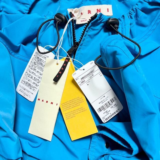 MARINI(マリーニ)の今期 新品タグ付 MARNI ペールブルー マイクロファイユ ウィンドブレーカー レディースのジャケット/アウター(ブルゾン)の商品写真