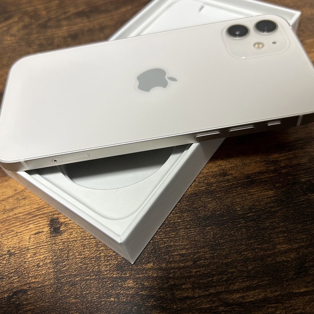 Apple(アップル)のApple iPhone12 64GB SIMフリー White  スマホ/家電/カメラのスマートフォン/携帯電話(スマートフォン本体)の商品写真