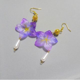 ハンドメイドピアス/イヤリング　桔梗(ピアス)