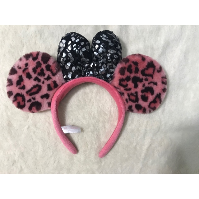 Disney(ディズニー)のディズニー　ヒョウ柄　ピンク　カチューシャ　レオパード　被り物 レディースのヘアアクセサリー(カチューシャ)の商品写真