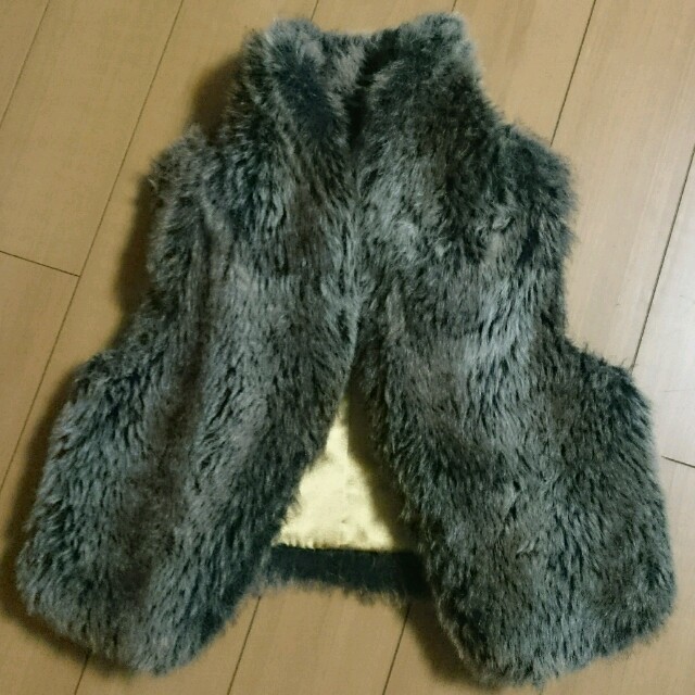 ZIDDY(ジディー)のZIDDY ファーベスト キッズ/ベビー/マタニティのキッズ服女の子用(90cm~)(ジャケット/上着)の商品写真