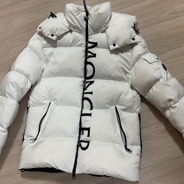 数量は多い MONCLER モンクレール 白 ダウン - ダウンジャケット - www