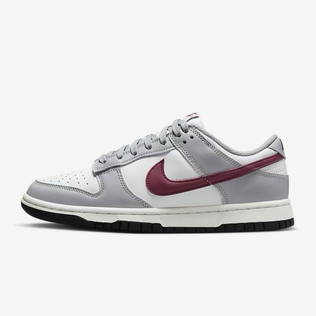 Nike WMNS Dunk Low Grey ＆ Red レディースの靴/シューズ(スニーカー)の商品写真