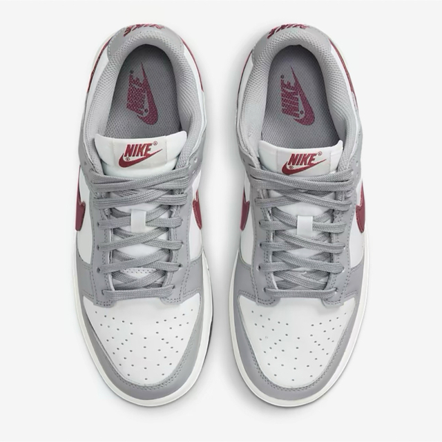 Nike WMNS Dunk Low Grey ＆ Red レディースの靴/シューズ(スニーカー)の商品写真