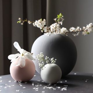 アクタス(ACTUS)のcooee design ボールベース　グレー　20cm 花瓶　フラワーベース(花瓶)