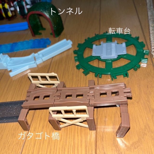 THOMAS(トーマス)のトーマスケース付き、ミニプラレールセット キッズ/ベビー/マタニティのおもちゃ(電車のおもちゃ/車)の商品写真