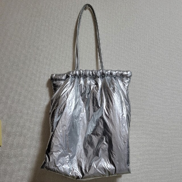 ZARA(ザラ)のZARA シルバートートバッグ レディースのバッグ(トートバッグ)の商品写真