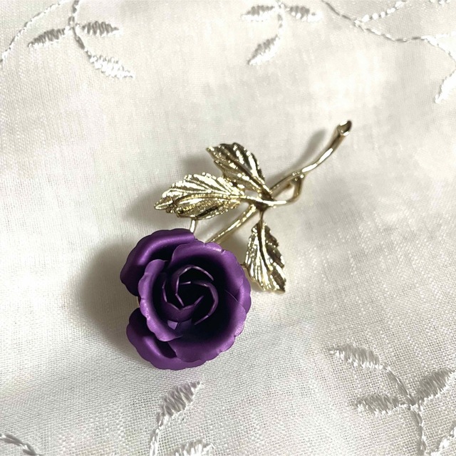 ヴィンテージ 薔薇のブローチ 紫 バラ-