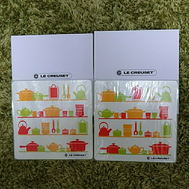 LE CREUSET(ルクルーゼ)のル・クルーゼ ガラスキッチンプレート２枚セット インテリア/住まい/日用品のキッチン/食器(テーブル用品)の商品写真